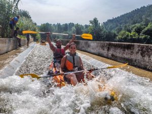 Descida de canoagem no rio Mondego, entre Penacova e Coimbra, aventura aquática perfeita para canoeing e rafting em Portugal.