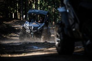 Passeio de buggy off-road na Serra da Lousã, experiência de adrenalina em veículos 4x4 por montanhas e florestas.