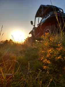 Passeio de buggy off-road na Serra da Lousã, experiência de adrenalina em veículos 4x4 por montanhas e florestas.