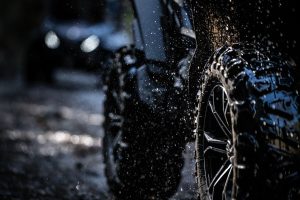 Passeio de buggy off-road na Serra da Lousã, experiência de adrenalina em veículos 4x4 por montanhas e florestas.