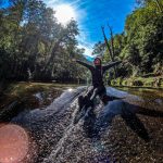 Caminhada aquática no rio Ceira, em Góis, Coimbra, uma experiência de soft canyoning perfeita para trilha aquática e aventura na natureza.